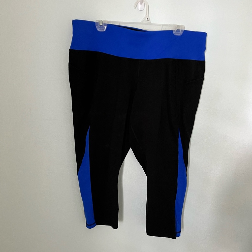 SOLD Active black and blue workout Leggings 18/20